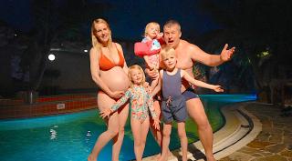 ZWEMMEN iN SUPTROPiSCH ZWEMPARADiJ & 37 WK ZWANGER | Bellinga Vlog #2120