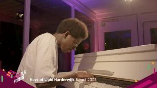 Jonge buitenlandse talenten spelen piano tijdens opening Hanzejaar