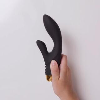 AMORELIE VOU Virgo 2.0 Rabbit-Vibrator - Hand Video