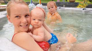 EEN ECHTE JACUZZi BABY | Bellinga Vlog #2215