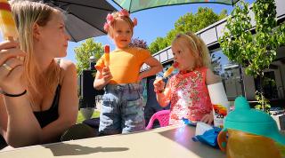 KiDS PROEVEN VOOR HET EERST KNETTERiJS | Bellinga Vlog #2457