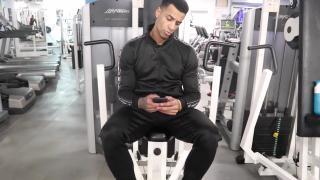 Telefoon in de gym - Tisjeboy Jay