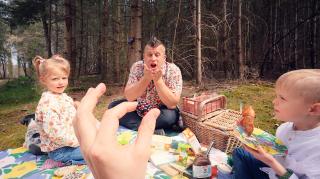 100 EURO VOOR ALS ME DiT LUKT! ( picknick in bos) | Bellinga Vlog #2081