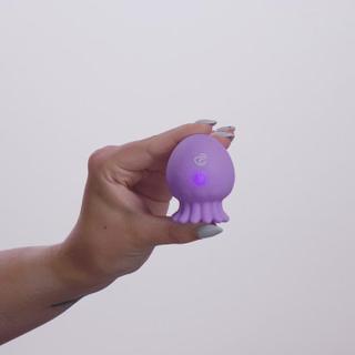 EasyToys Squishy Jellyfish Vibrator - Hand Video