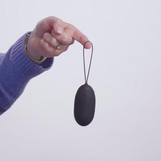 EasyToys XL Vibrating Egg - Hand Video