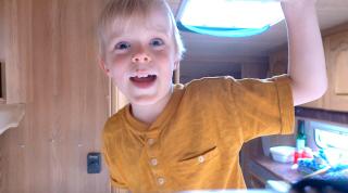 3 UUR OVERLEVEN iN DE CARAVAN ( zonder als spelen...) | Luan Bellinga #127