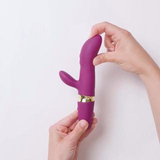 AMORELIE Originals Crush 2.0 Rabbit-Vibrator - Hand Video