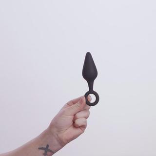 EasyToys Black Butt Plugs with Pull Ring (Black) - Hand Video