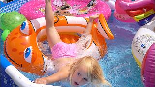 WATER iS LAVA iN ZWEMBAD CHALLENGE | Bellinga Vlog #1765