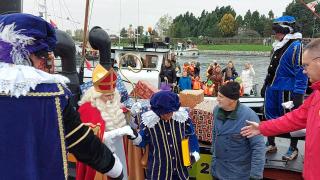 Sinterklaas zet voet aan wal in Harderwijk