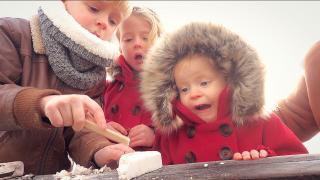 WHAT! WE HEBBEN EEN SKELET GEVONDEN iN HET BOS | Bellinga Vlog #1976