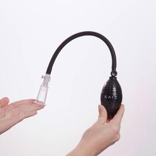 Saiz Clitoral Pump Basic - Hand Video