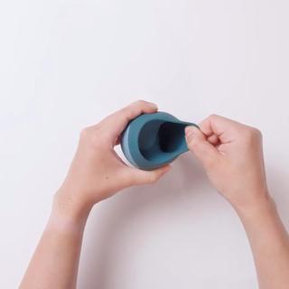 AMORELIE BOLD Benje Penis-Vibrator mit Wärmefunktion - Hand Video