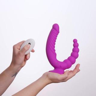 Teazers Double Vibrator with Suction Cup + Remote - Hand Video