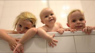 WiE KAN ER HET LANGSTE OPBLiJVEN? +winactie | Bellinga Familie Vloggers #1236