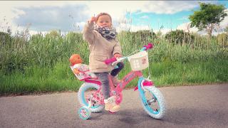 KAN LUXY AL OP EEN ECHT FiETSJE? | Bellinga Vlog #1736