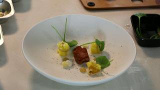 Rik Jansma van restaurant Basiliek in Harderwijk bereidt Hollandse kalfszwezerik